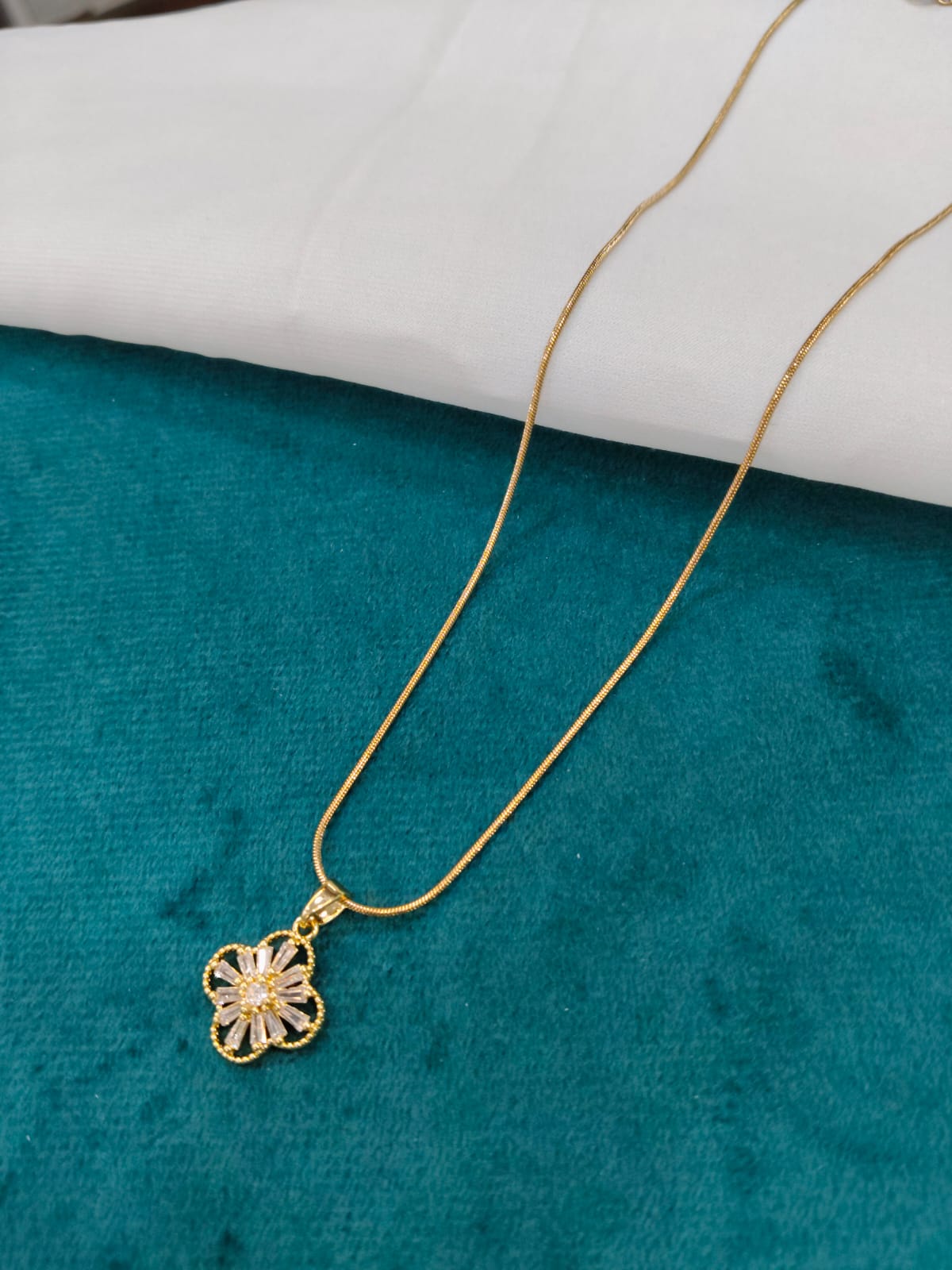 Vintage-Inspired Star Pendant - Emerald in Tarnish-Free Gold Vermeil | Tarnish-Free Necklace