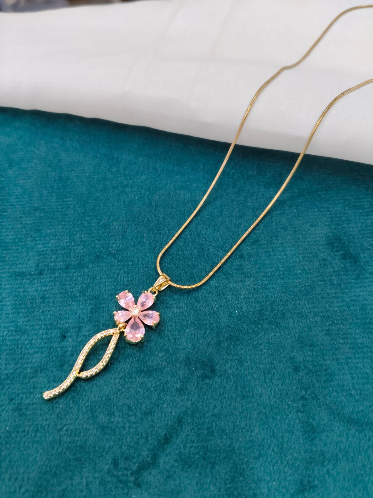 Modern Dainty Star Pendant - Freshwater Pearl in Anti-Tarnish White Gold | Everyday Gold Necklace