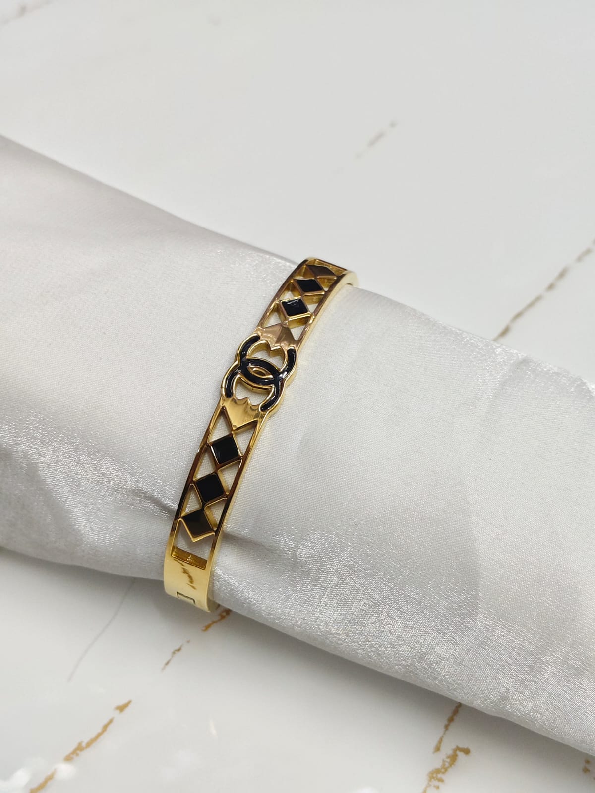 Elegant Rustproof Platinum-Plated Mesh Bracelet