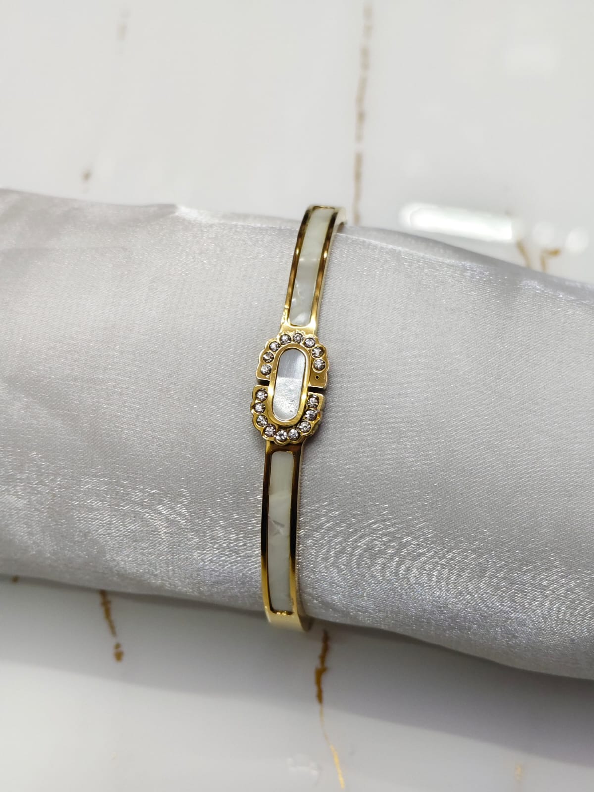 Radiant Anti-Tarnish Gold band Bracelet