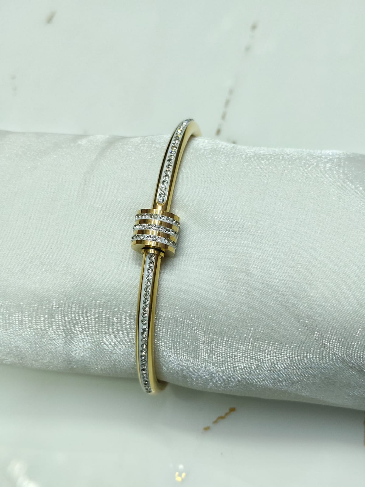 Timeless Sweatproof Gold Figaro Bracelet