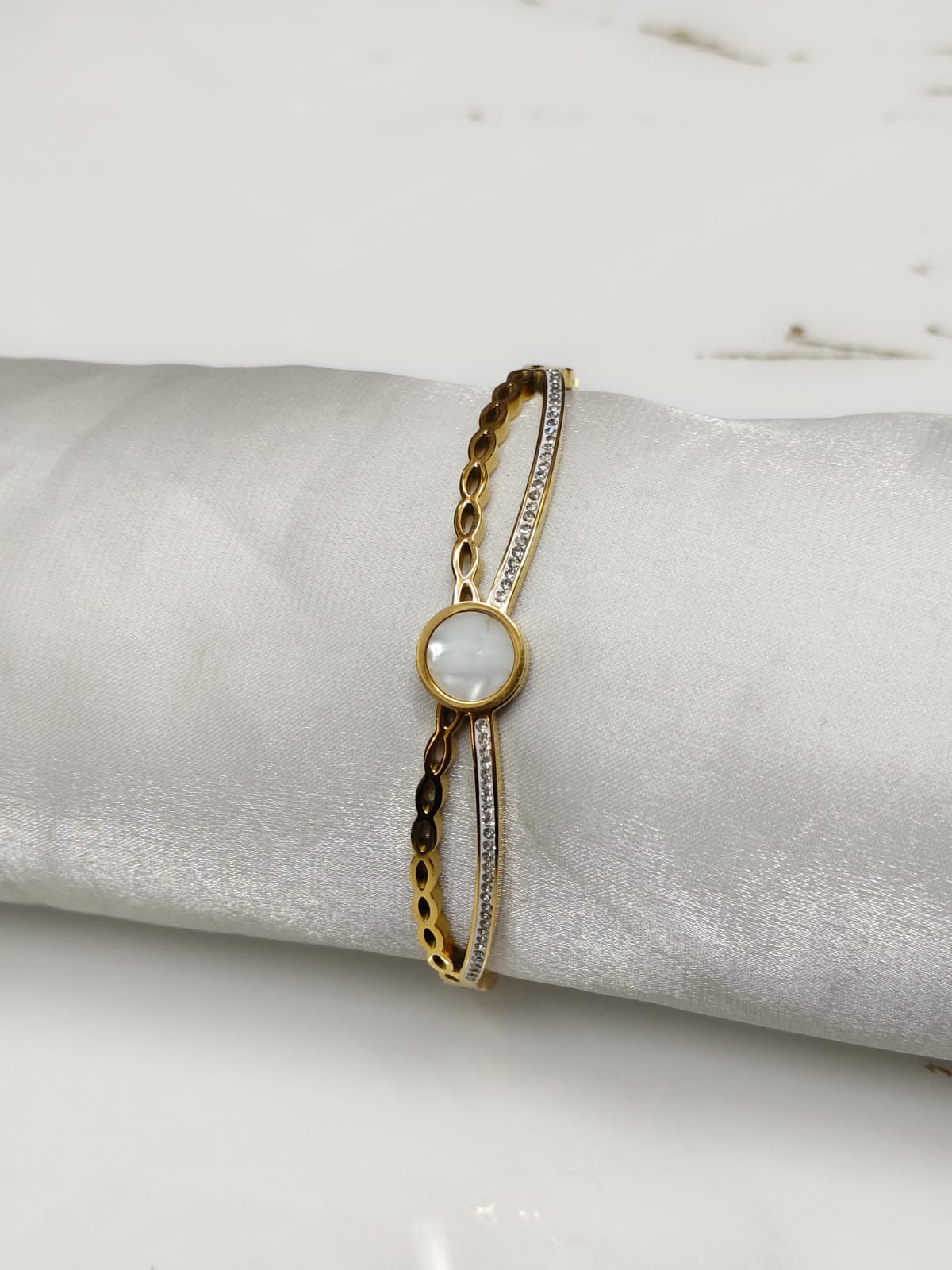 Classic Pearl Titanium Thread Bracelet
