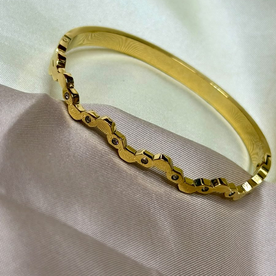 Sleek Interlocking Oval Kids Gold Kada