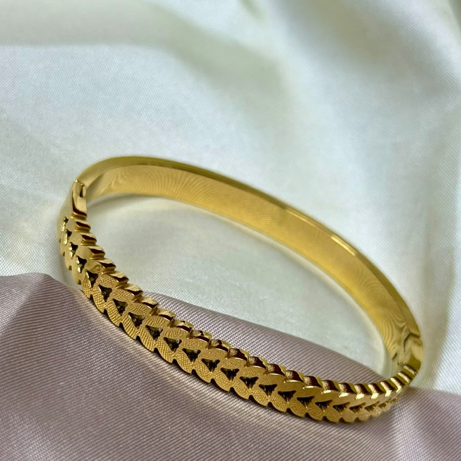 Minimalist Geometric Interlocking Baby Kada