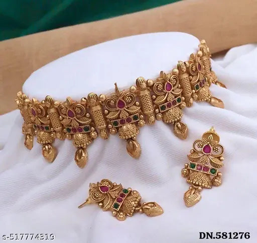 Elegant Traditional Gold Jewelry Set with Ruby Accents